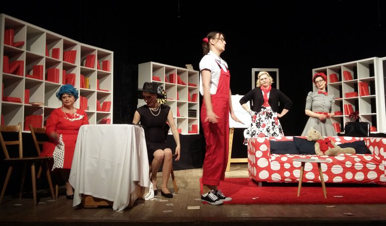 2018-04-12-13-14-Theater-Kanapee06