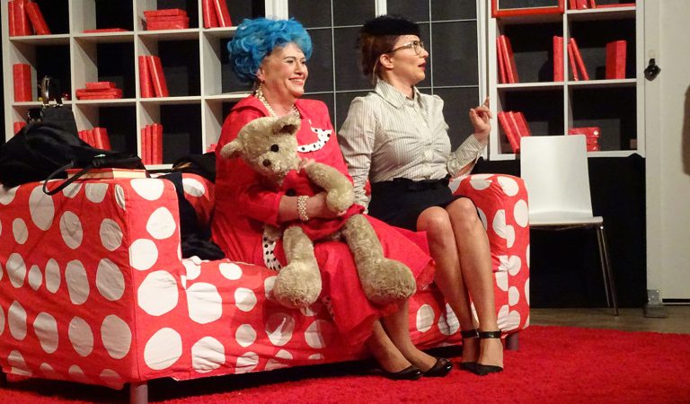 2018-04-12-13-14-Theater-Kanapee14