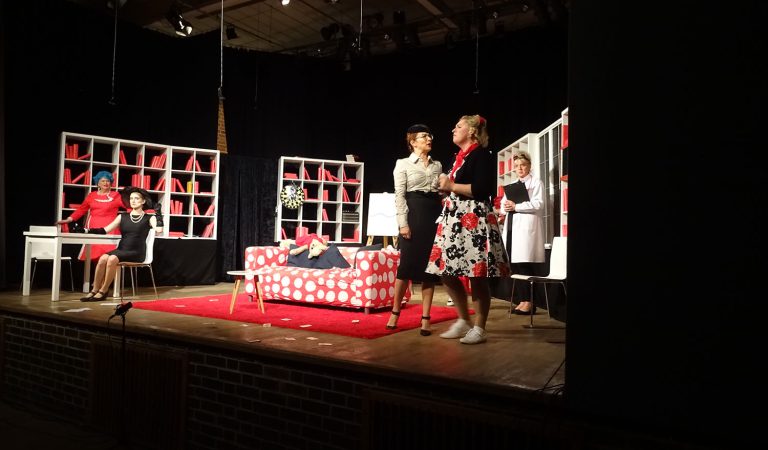 2018-04-12-13-14-Theater-Kanapee16