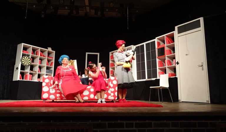 2018-04-12-13-14-Theater-Kanapee22