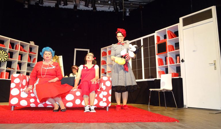 2018-04-12-13-14-Theater-Kanapee23